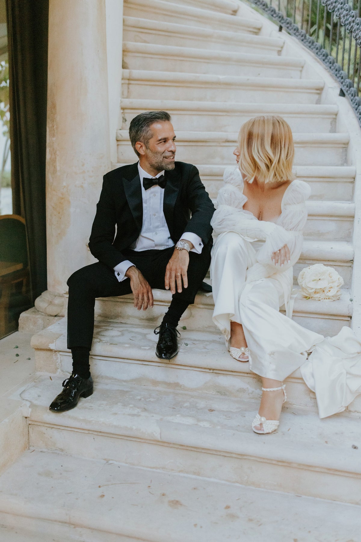 Minimal Wedding Earrings: Elegant Styles for Modern Brides