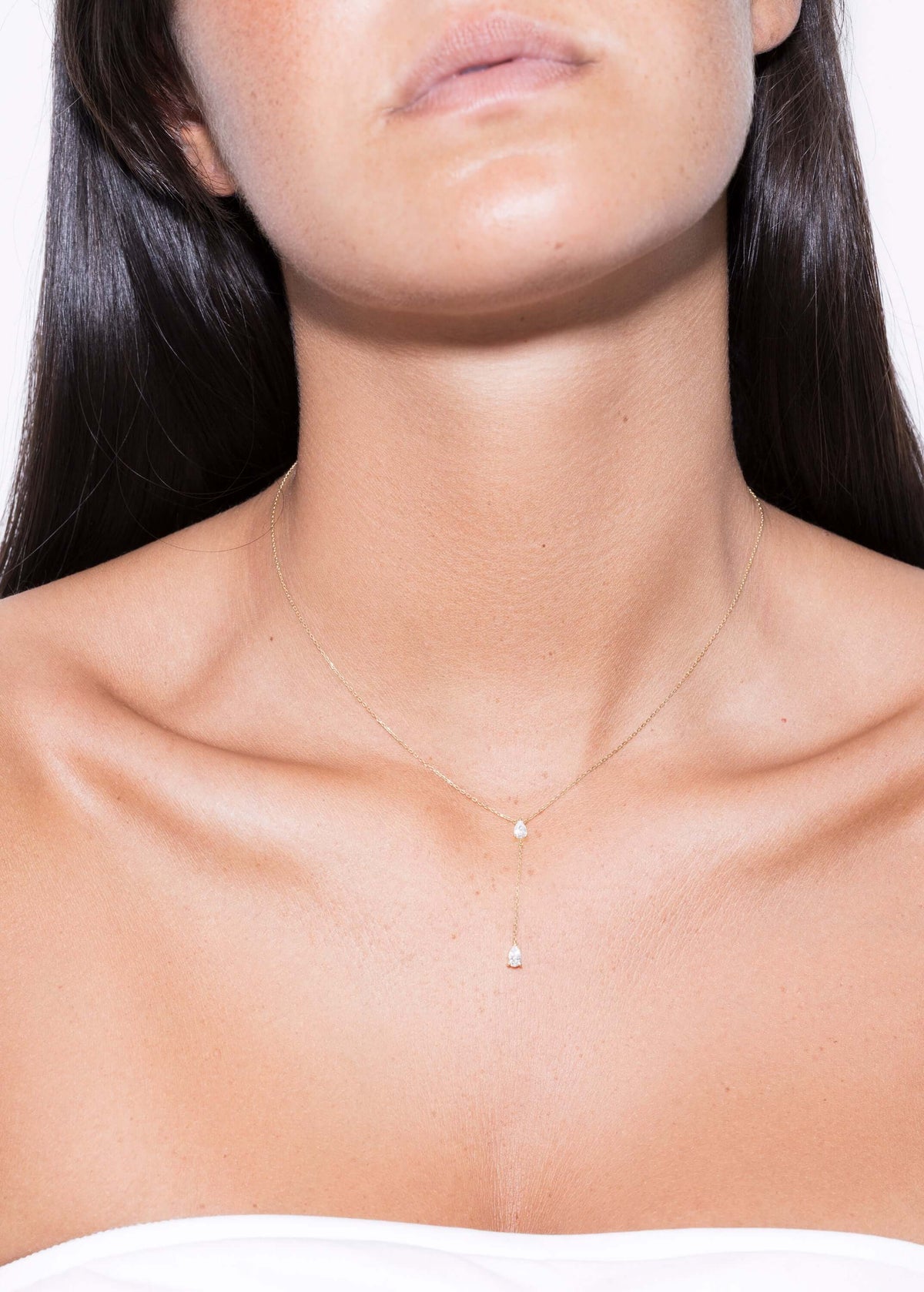 colar de 18k com dois diamantes ligados Colares