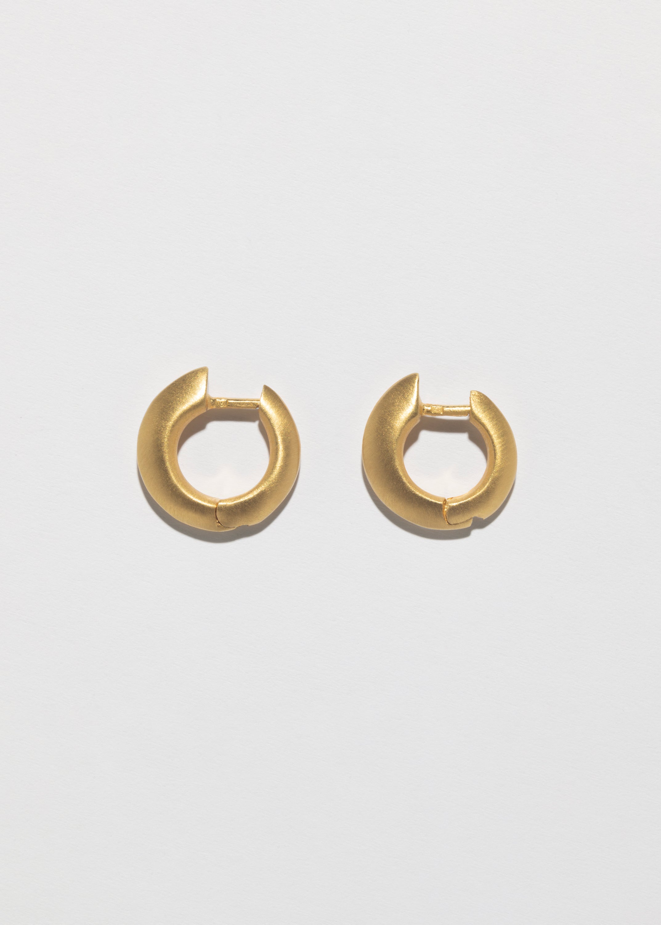 sarah mini earrings in gold