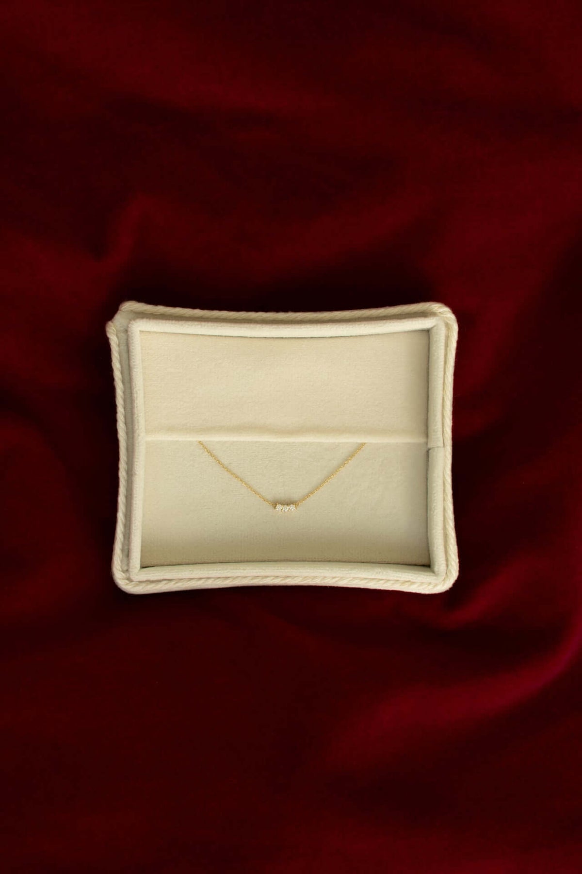 colares tatjana com diamantes 18k