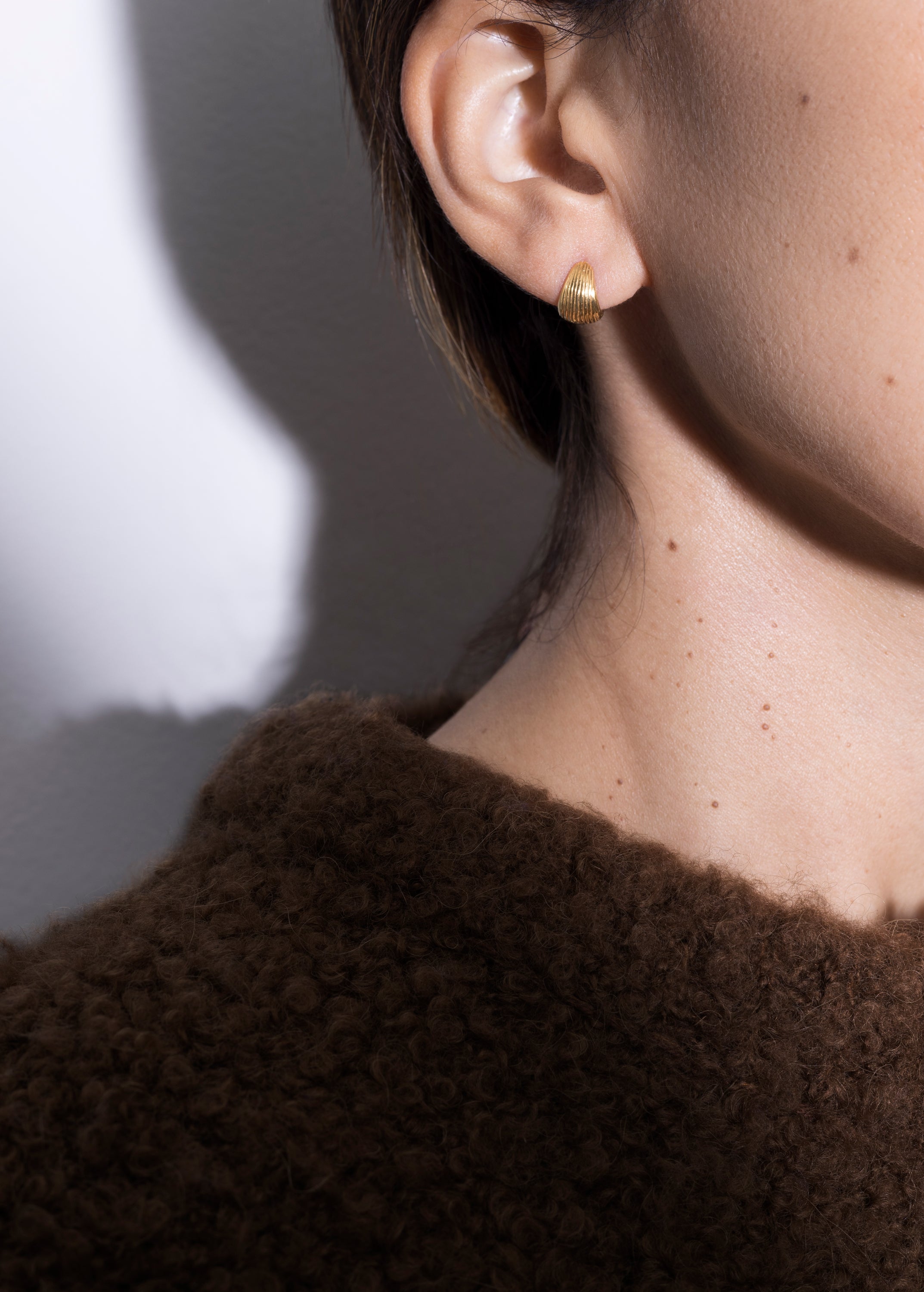 model wearing tilly earrings in gold