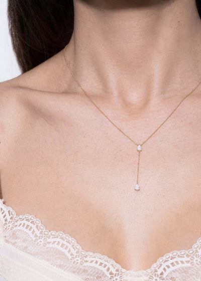 colar de 18k com dois diamantes ligados Colares