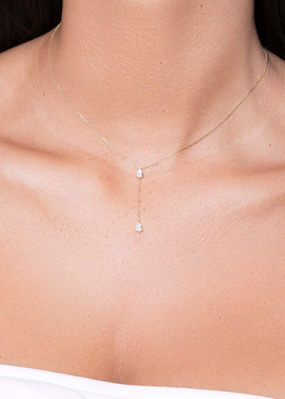 colar de 18k com dois diamantes ligados Colares