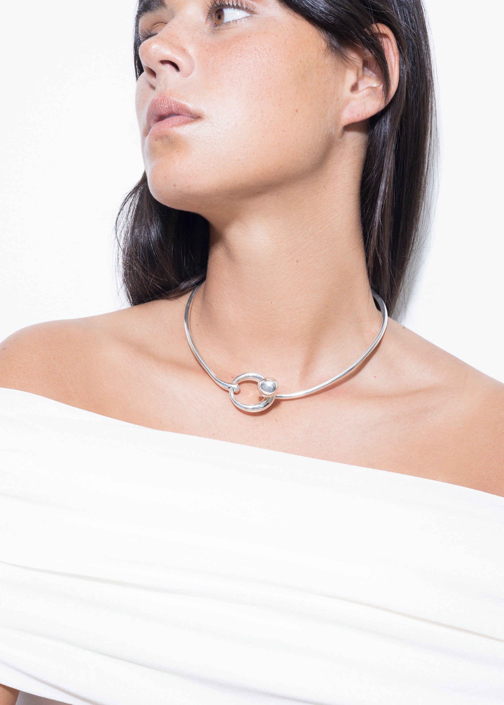 model wearing eli choker in silver