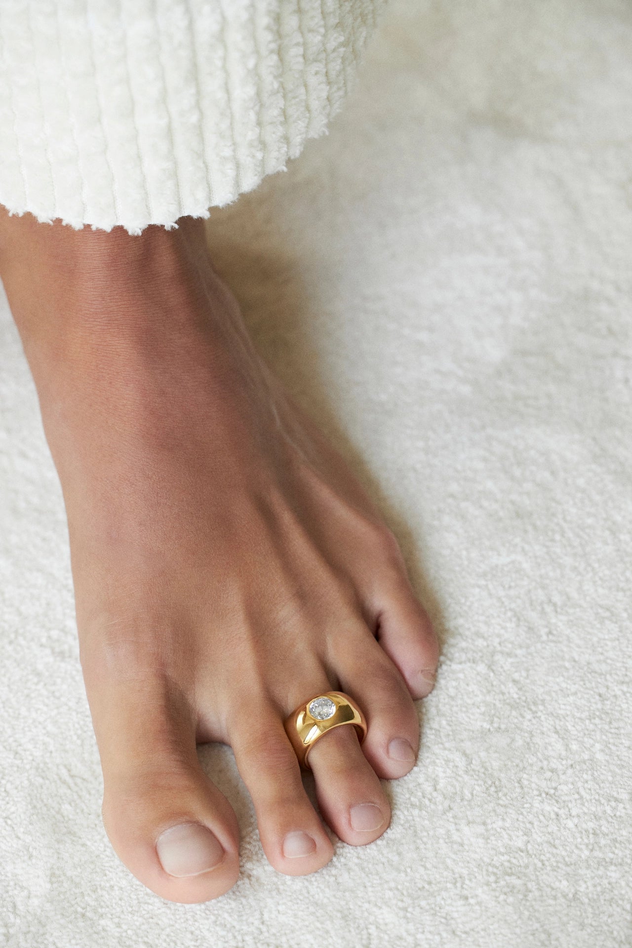 Violet halo toe ring gold 4 2026 june